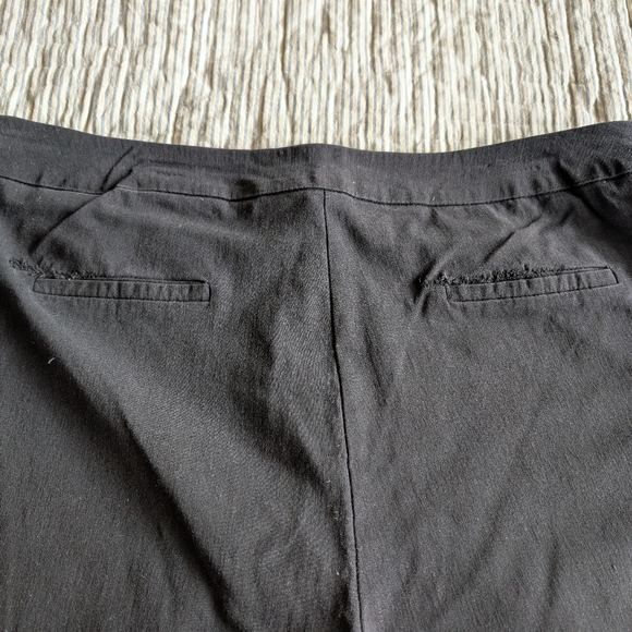 Zac & Rachel Women's Black Cropped Pants with Fake Zipper Pockets - Picture 6 of 6